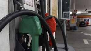 Preço da gasolina está R$ 0,11 mais alto no Brasil do que no exterior