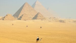 O Egito é aqui; o que se esconde sob as pirâmides financeiras no Brasil?