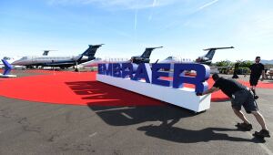 Embraer (EMBR3)(ERJ): ação já subiu 81% e ainda tem espaço para crescer, diz Santander