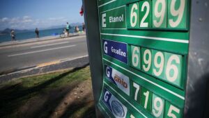 Petrobras (PETR3)(PETR4): possível novo corte nos preços da gasolina entra no radar do mercado
