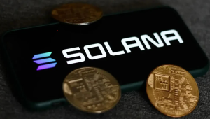 Solana (SOL) sofre quedas e é negociado abaixo de US$ 100 