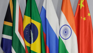 BRICS avançam com moeda digital para desafiar hegemonia do dólar e ampliar o bloco 