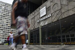 Petrobras (PETR4): funcionário investigado por corrupção deixa cargo, mas segue assessorando Prates
