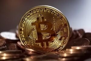 Bitcoin atinge US$ 1 trilhão em valor de mercado depois de subir para mais de US$ 53.690