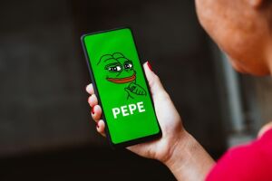 Navegando pelas criptomoedas com entusiasmo: Explorando as tendências de mercado com Pepe (PEPE) no celular, antecipando ganhos emocionantes. #CryptoExploration