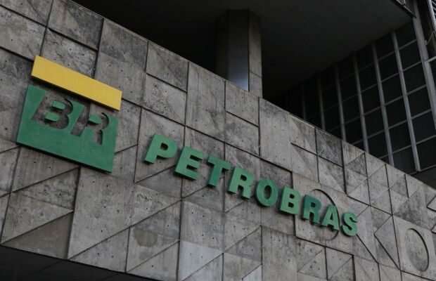 Petrobras (PETR3)(PETR4): dividendos extraordinários não devem ser discutidos pelo conselho de administração, diz agência