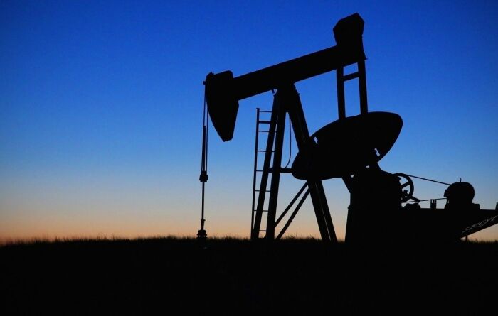 Preços do petróleo recuam nesta sexta (21), mas fecham 5ª semana em alta