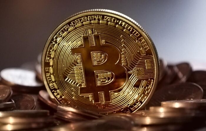Criptos hoje: Bitcoin e Ethereum mantêm alta nas últimas 24h