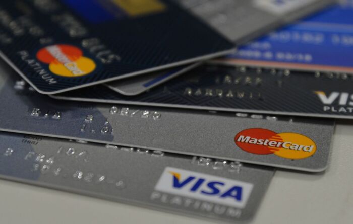 Dicas essenciais para ganhar dinheiro com o cartão de crédito