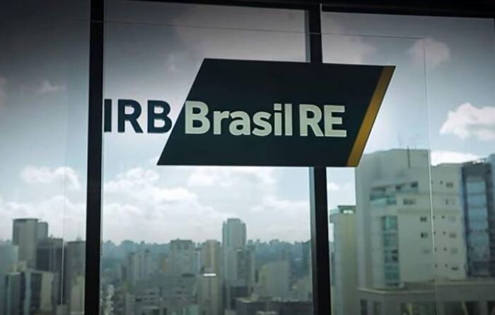 IRB (IRBR3) cai mais de 7%; veja se é hora de vender as ações