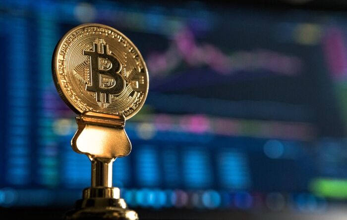 Bitcoin pode cair cerca de 85% e ficar abaixo de US$ 20 mil, opina estrategista de Wall Street