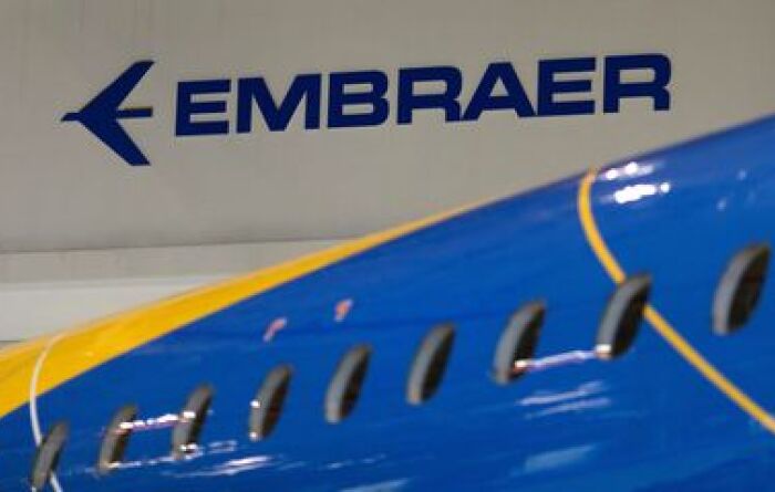 Embraer (EMBR3) conclui reintegração do negócio de Aviação Comercial