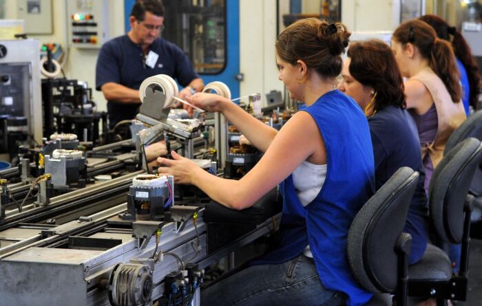 Confiança do empresário industrial recua 0,3 ponto percentual em maio
