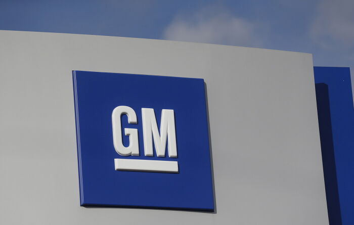 GM (GMCO34) recomenda que donos de elétrico Bolt estacionem longe de outros veículos em garagens