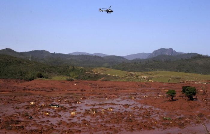  Reuters. Distrito de Bento Rodrigues, em Mariana (MG), após rompimento de barragem da Samarco, 06/11/2015