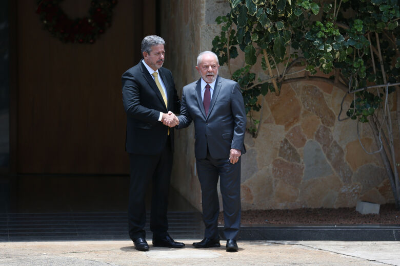 Luiz Inácio Lula da Silva (PT), presidente da República, e Arthur Lira (PP-AL), presidente da Câmara dos Deputados