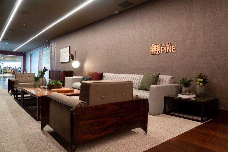 Banco Pine