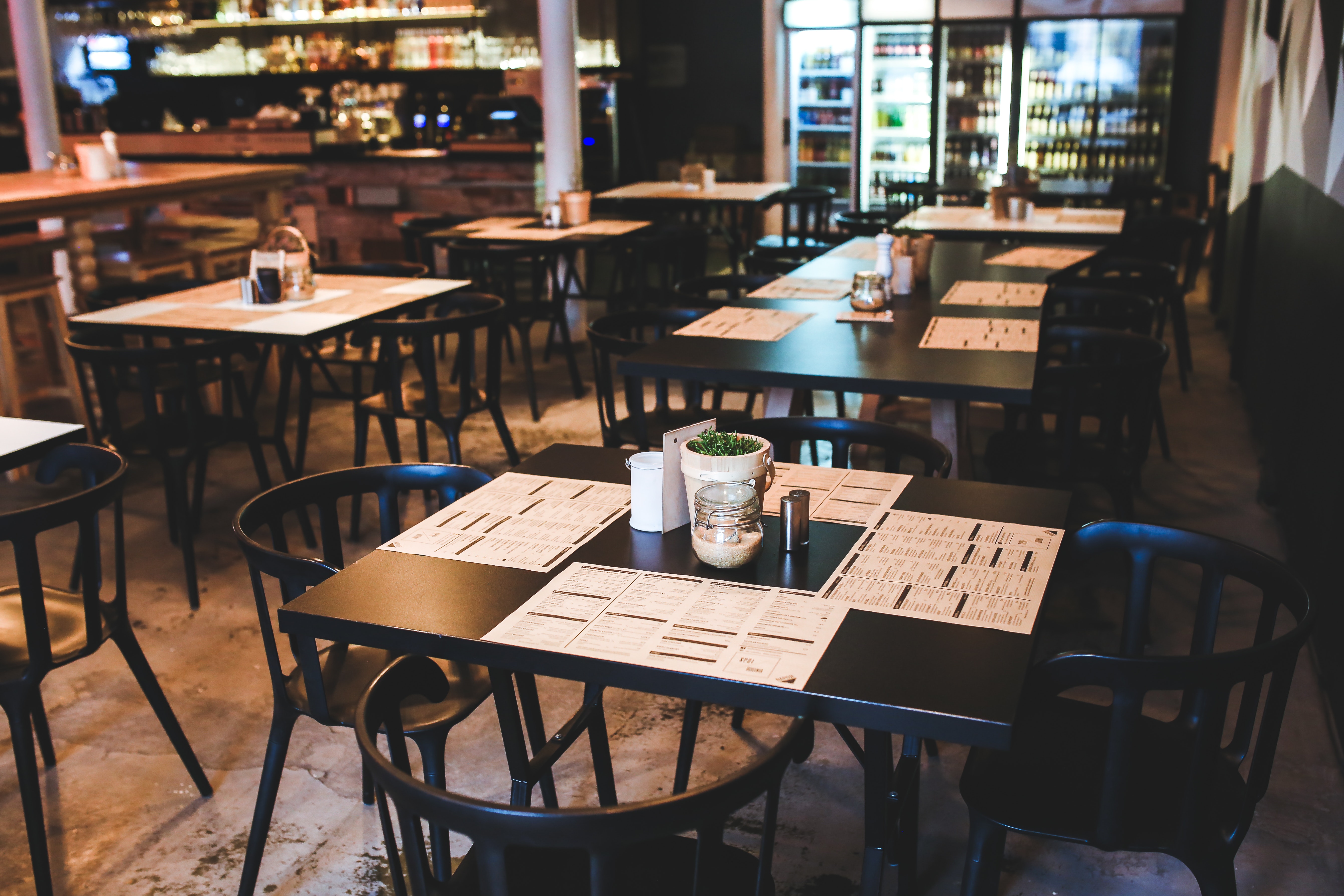 De acordo com o levantamento, 92% das empresas do setor tiveram queda bares restaurantes pandemia